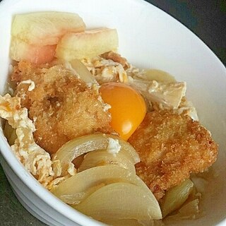 卵黄トッピングがおいしい！ザ・カツ丼